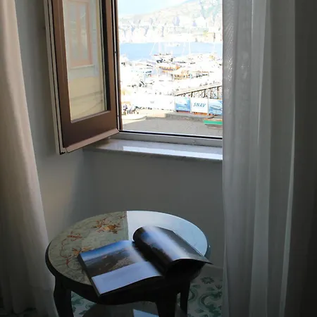 Surriento فندق مبيت وإفطار 4*